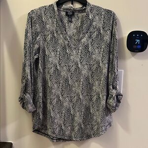Jones New York Monochrome Snakeskin Blouse